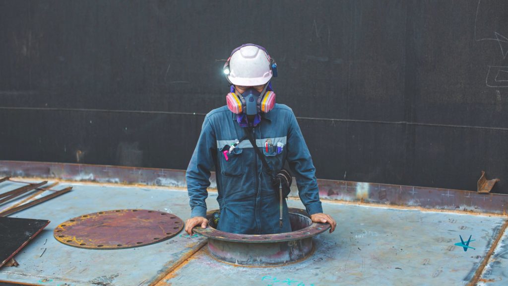 Come valutare i rischi negli interventi in spazi confinati